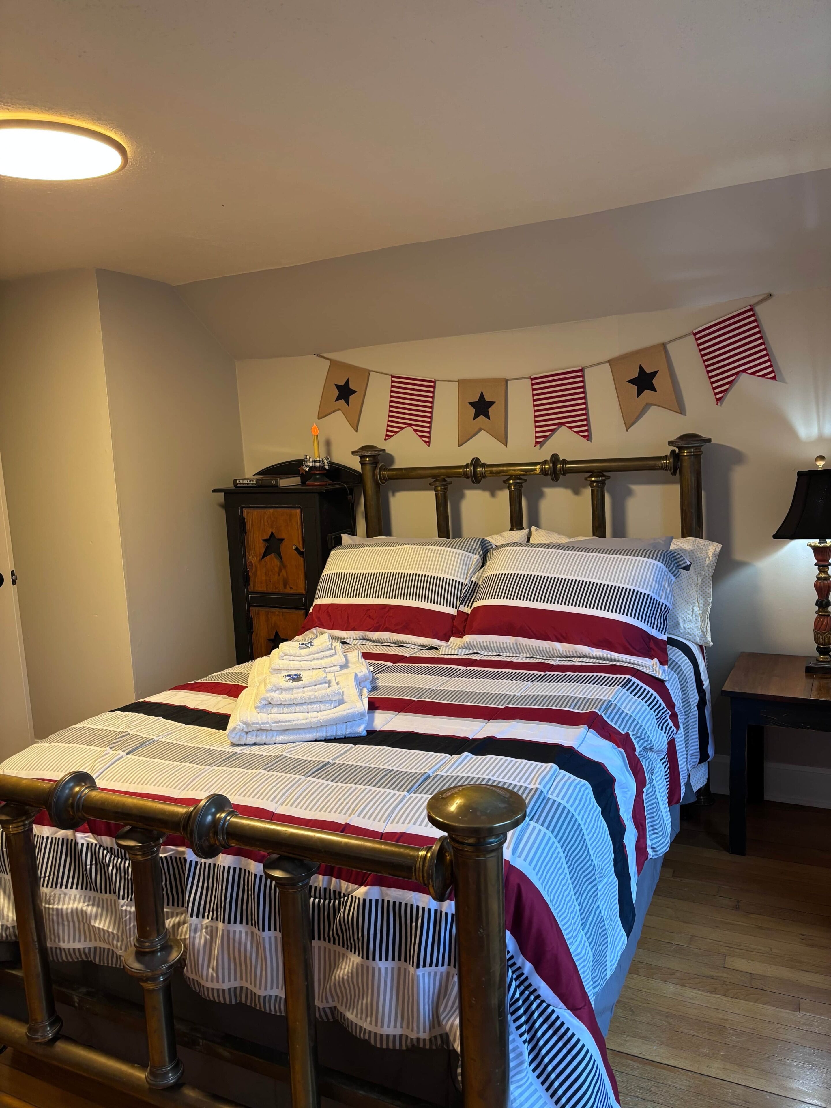 3 chambres, bureau, fer et planche à repasser, accès au Wi-Fi (inclus)