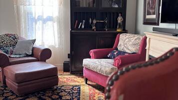 Smart TV, fireplace, books