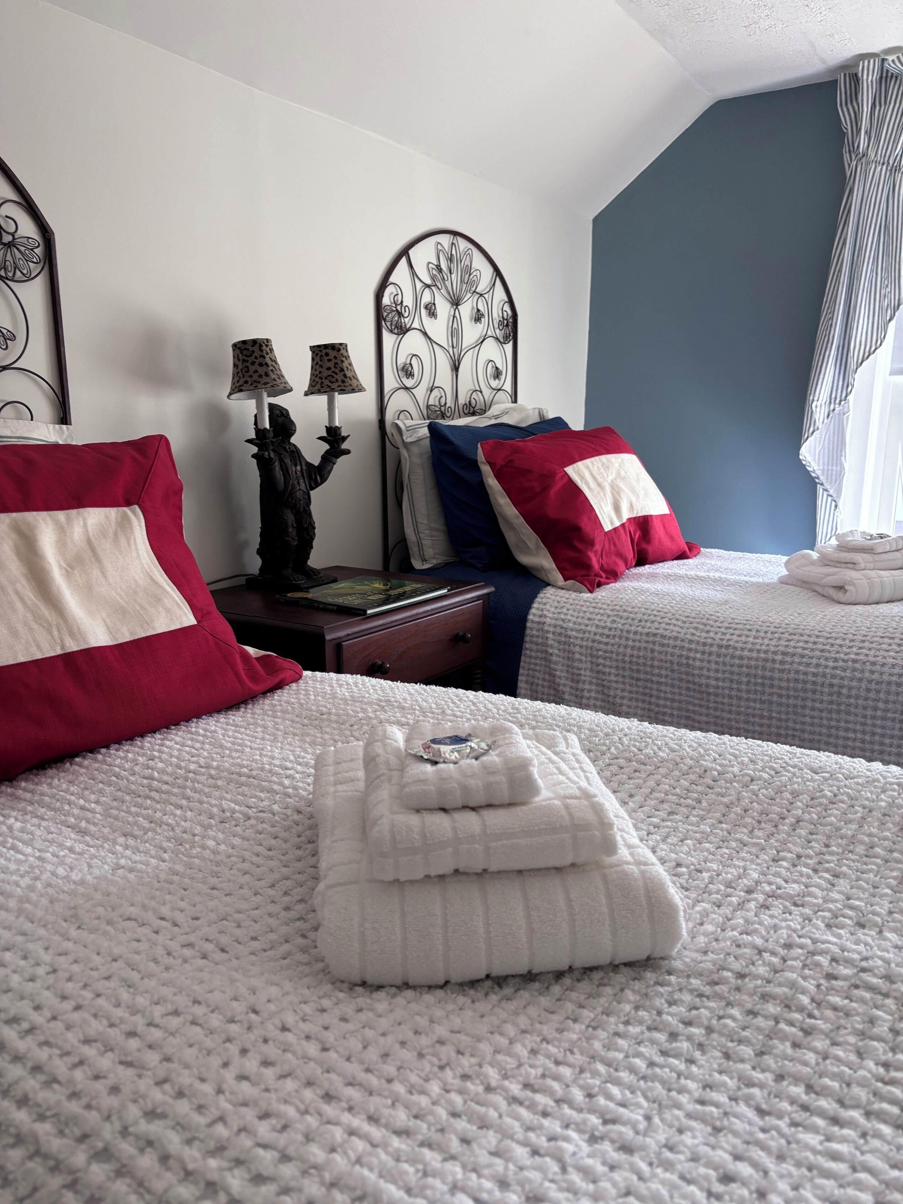 3 bedrooms, desk, iron/ironing board, free WiFi