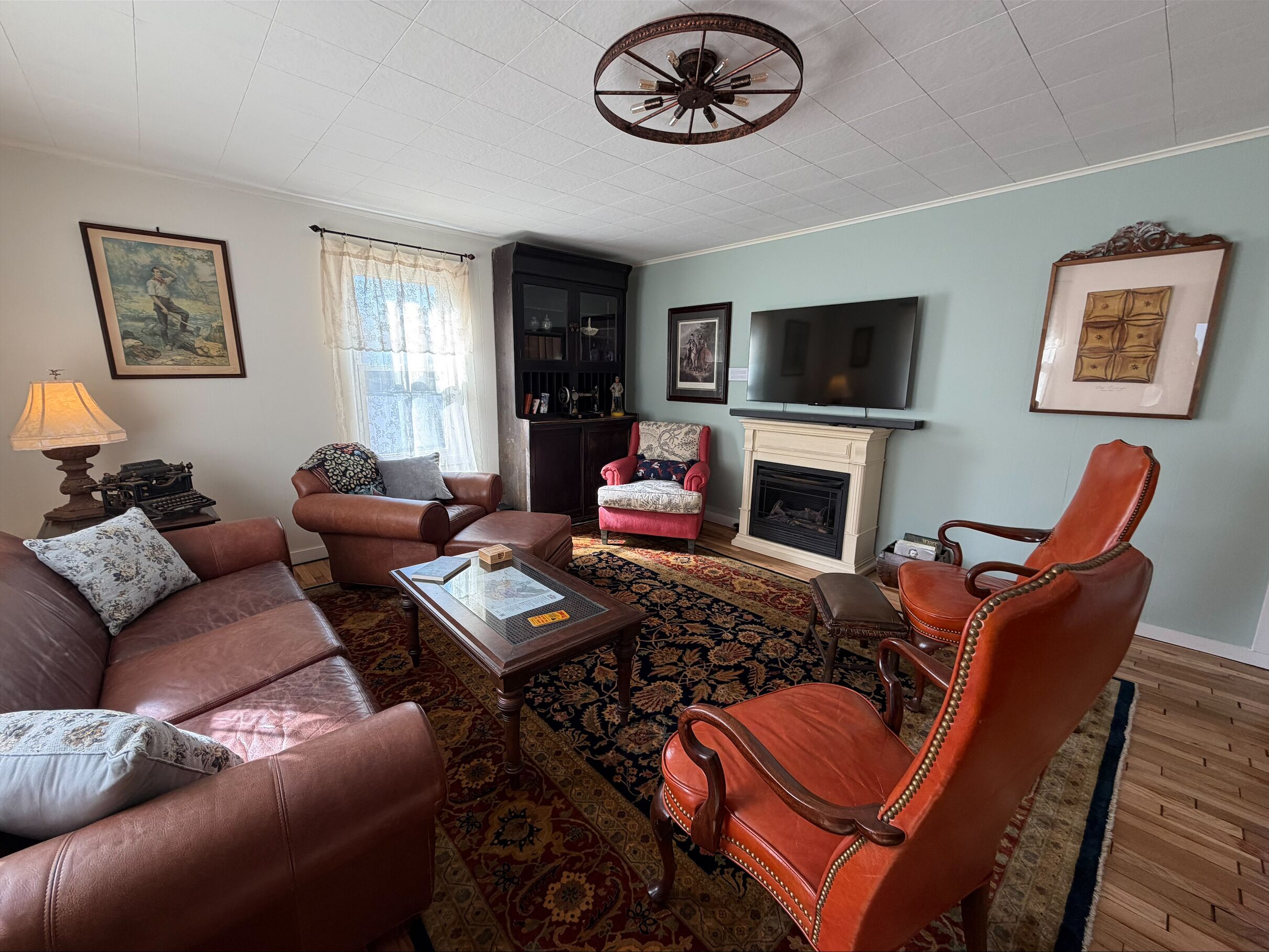 Smart TV, fireplace, books