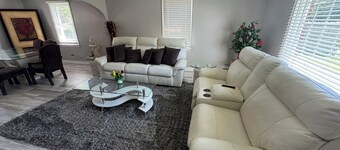 Charming 3-bedroom apartment with AC and back deck in Canton
