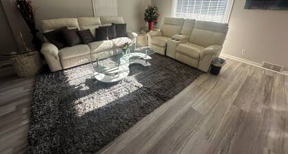 Charming 3-bedroom apartment with AC and back deck in Canton