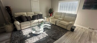 Charming 3-bedroom apartment with AC and back deck in Canton