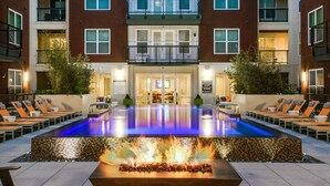 A hotel with a pool, outdoor seating, and a fire feature. - Apartmint at Bell Katy Trail Dallas (Dallas)