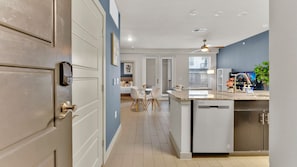 Interior entrance - Apartmint at Bell Katy Trail Dallas (Dallas)