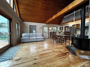 Living area - Charming, newly renovated home in Cape Vincent perfect for relaxation and fun. (Cape Vincent)