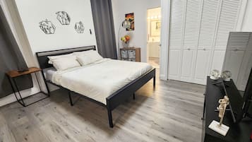 Iron/ironing board, WiFi, bed sheets