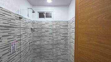 Appartement, 1 chambre, fumeurs, balcon | Salle de bain