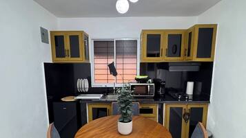Appartement, 1 chambre, fumeurs, balcon | Salle à manger
