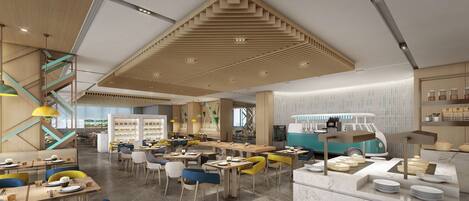 Un restaurante moderno con techo alto, listones de madera y una zona central de servicio. Las mesas están dispuestas para comer, y hay estanterías con productos alimenticios.