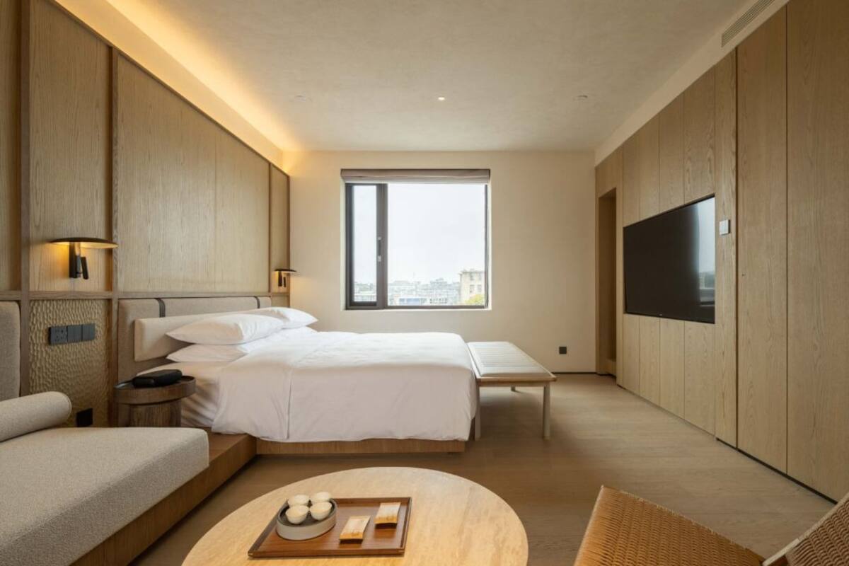 Basic Single Room | In-room safe, blackout drapes, soundproofing, WiFi (free)