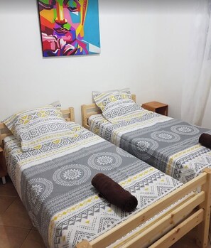 Room - MA Season, 2 detached four-bedroom villas for groups or families of 6 to 12 people (Sainte-Luce)