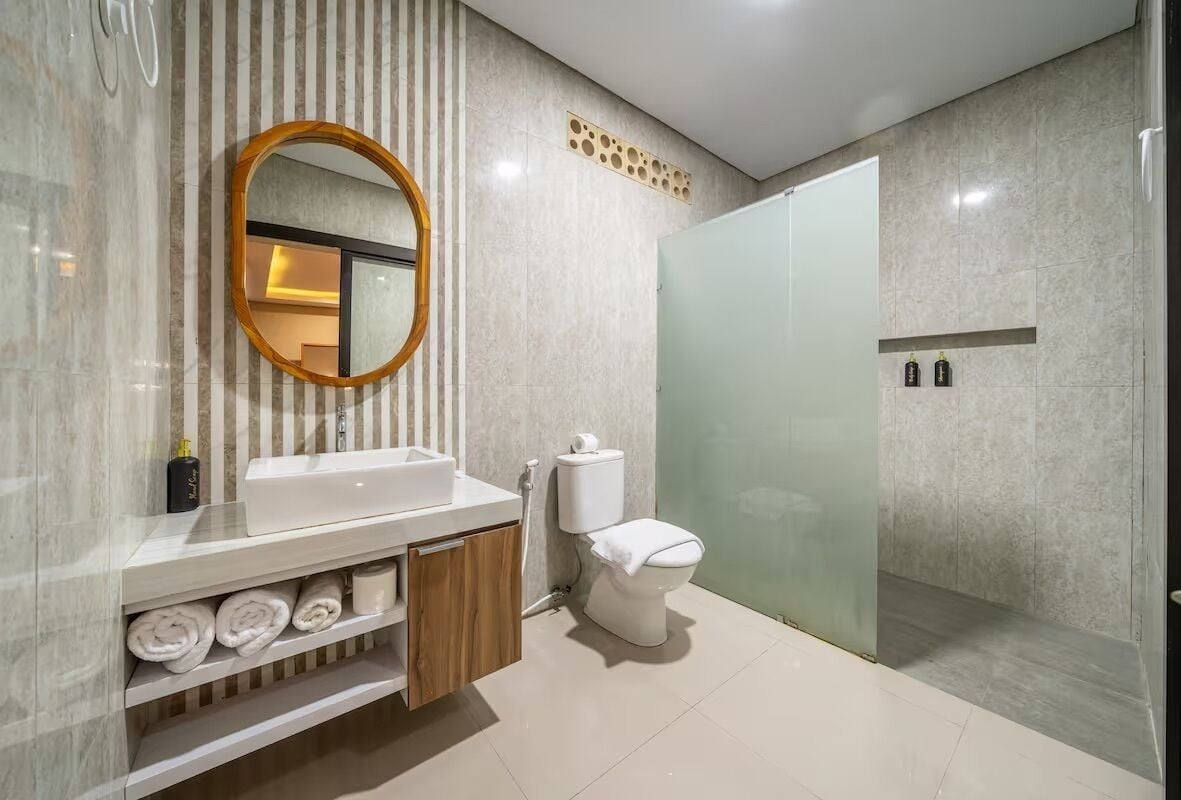 Vila família, 2 quartos, varanda, vista para a piscina | Banheiro