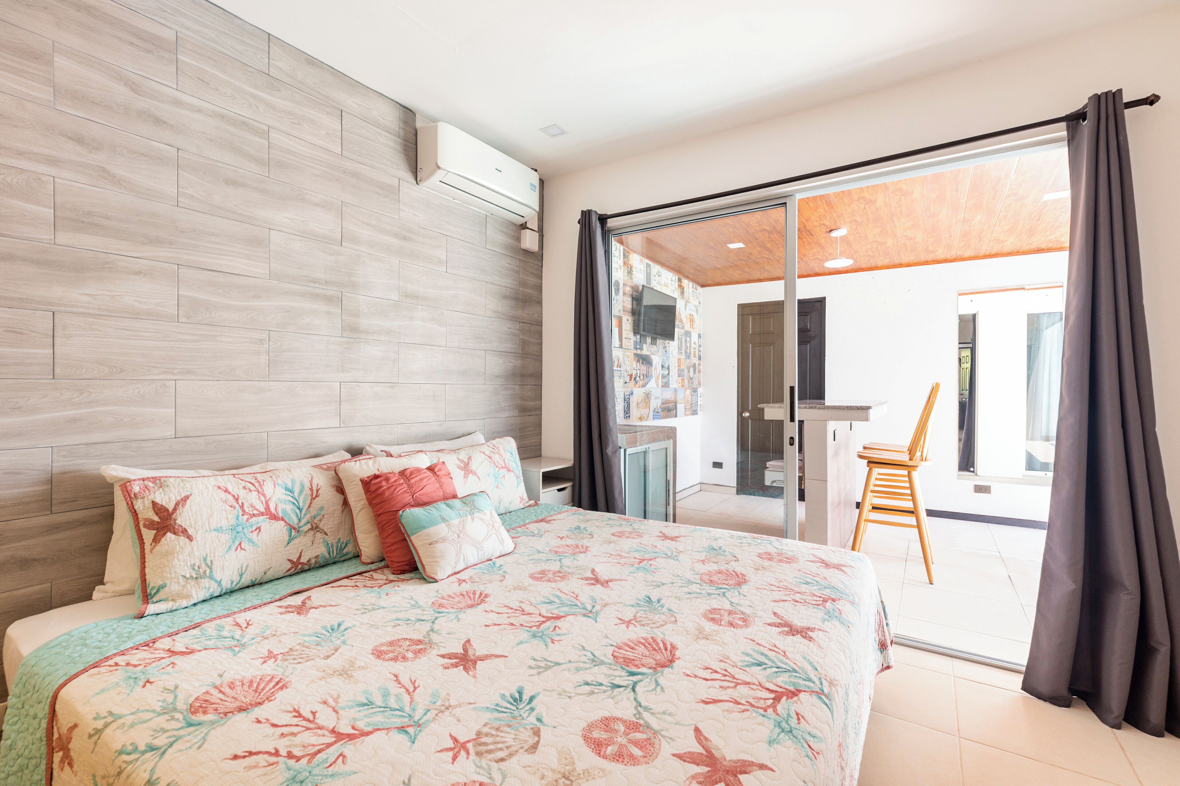 WiFi, bed sheets, wheelchair access
