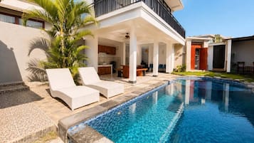Villa, vistas a la piscina | Interior