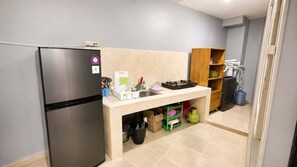 Villa, Pool View | Private kitchen | Fridge, microwave, stovetop - Casa De Munggu (Tabanan)