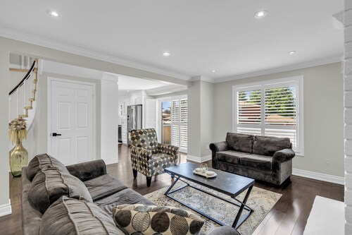 Modern 4BR Family Home w/ Pool · Whitby