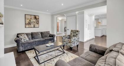 Modern 4BR Family Home w/ Pool · Whitby