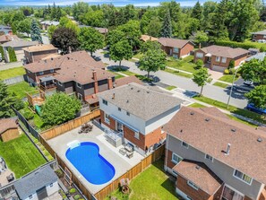 Exterior - Modern 4BR Family Home w/ Pool · Whitby (Whitby)