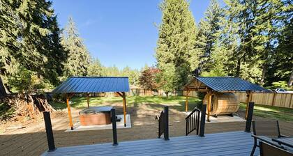 3-bedroom new house with sauna, hot-tub & river access in Forks