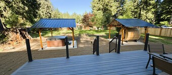 3-bedroom new house with sauna, hot-tub & river access in Forks