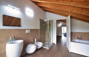 Shower, hair dryer - Gorgeous home in Feltre with house a mountain view (Feltre)