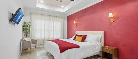 3 bedrooms, desk, iron/ironing board, WiFi