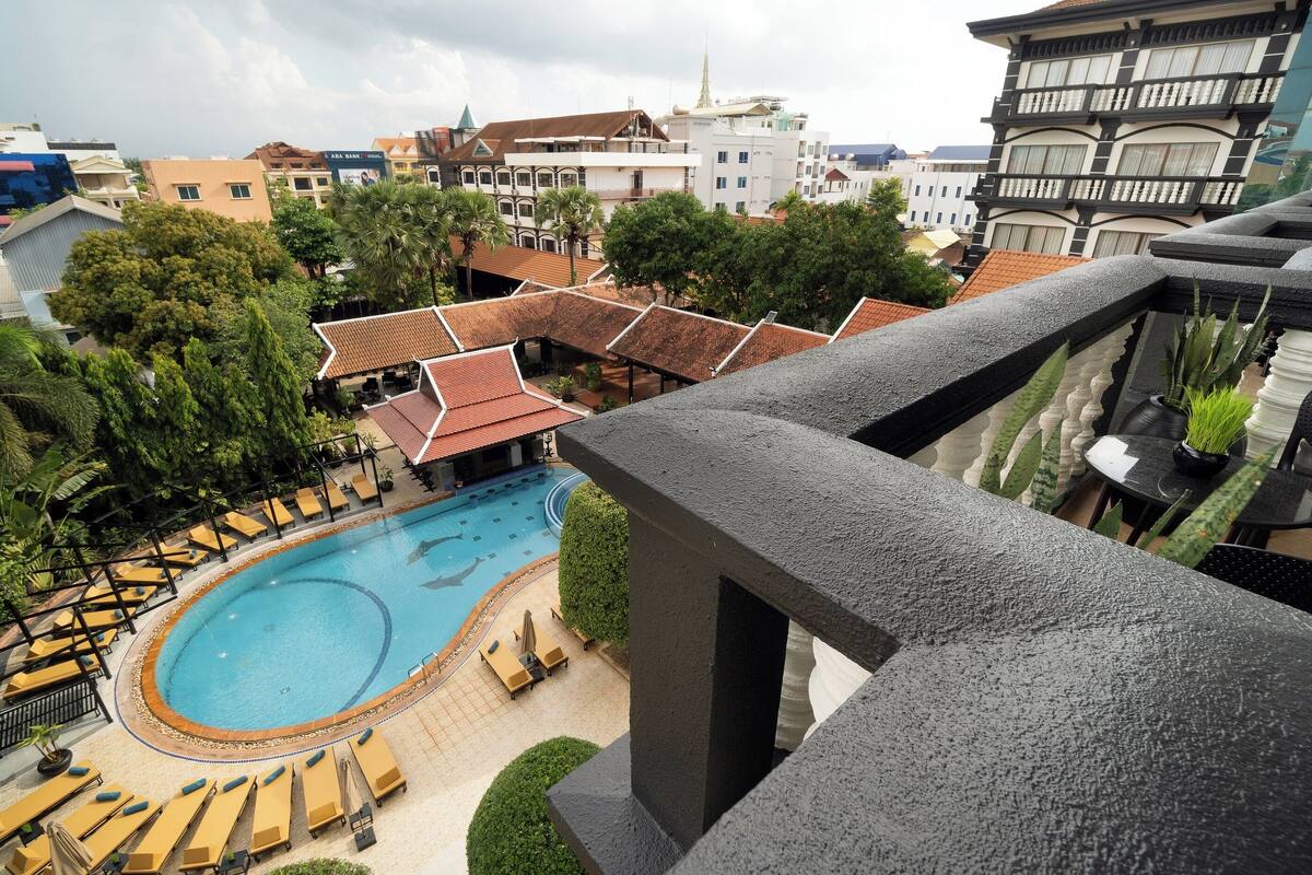 Habitació doble o amb dos llits individuals Deluxe, balcó, vistes a la piscina | Balcó