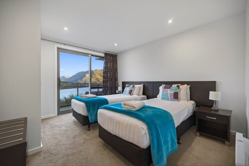 Middleton Vista - Perfect lake and mountain views. Great for families and groups