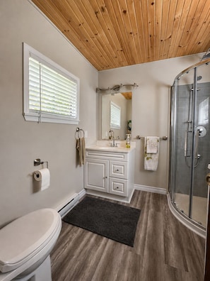 Towels, soap, toilet paper - Calm Tea Lake Waterfront | Swim, Relax & Explore (Severn)
