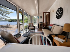 Living area - Calm Tea Lake Waterfront | Swim, Relax & Explore (Severn)