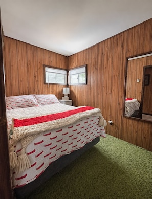 3 bedrooms, bed sheets - Calm Tea Lake Waterfront | Swim, Relax & Explore (Severn)