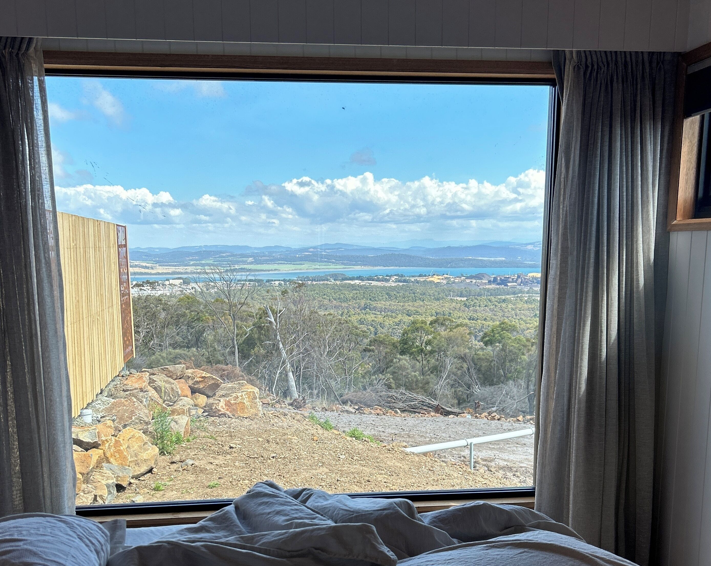 Room. Accessible Eco Retreat | King Bed | Stunning Tamar Views (1)