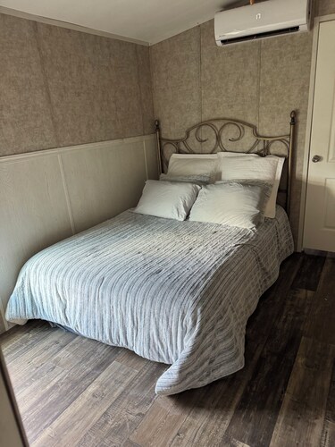 Cozy 1-bedroom Tiny Home in tranquil Dublin with AC