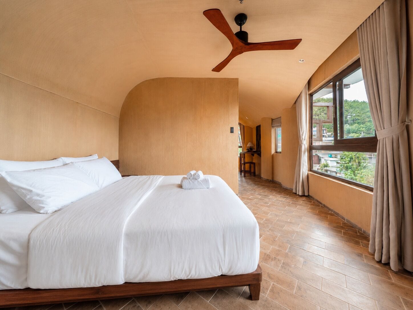 Luxury Double Room, City View | Desk, free WiFi