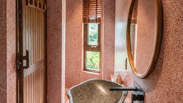 Luxury Double Room, City View | Bathroom | Separate bathtub and shower, free toiletries, hair dryer, towels