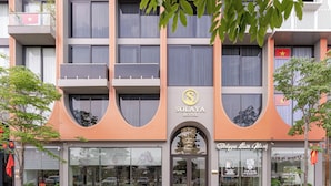 A hotel with a distinctive architectural design, featuring balconies and a clear sign for the Solaya Hotel. - Solaya hotel (Van Don)
