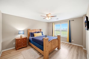 3 bedrooms, iron/ironing board, WiFi, bed sheets