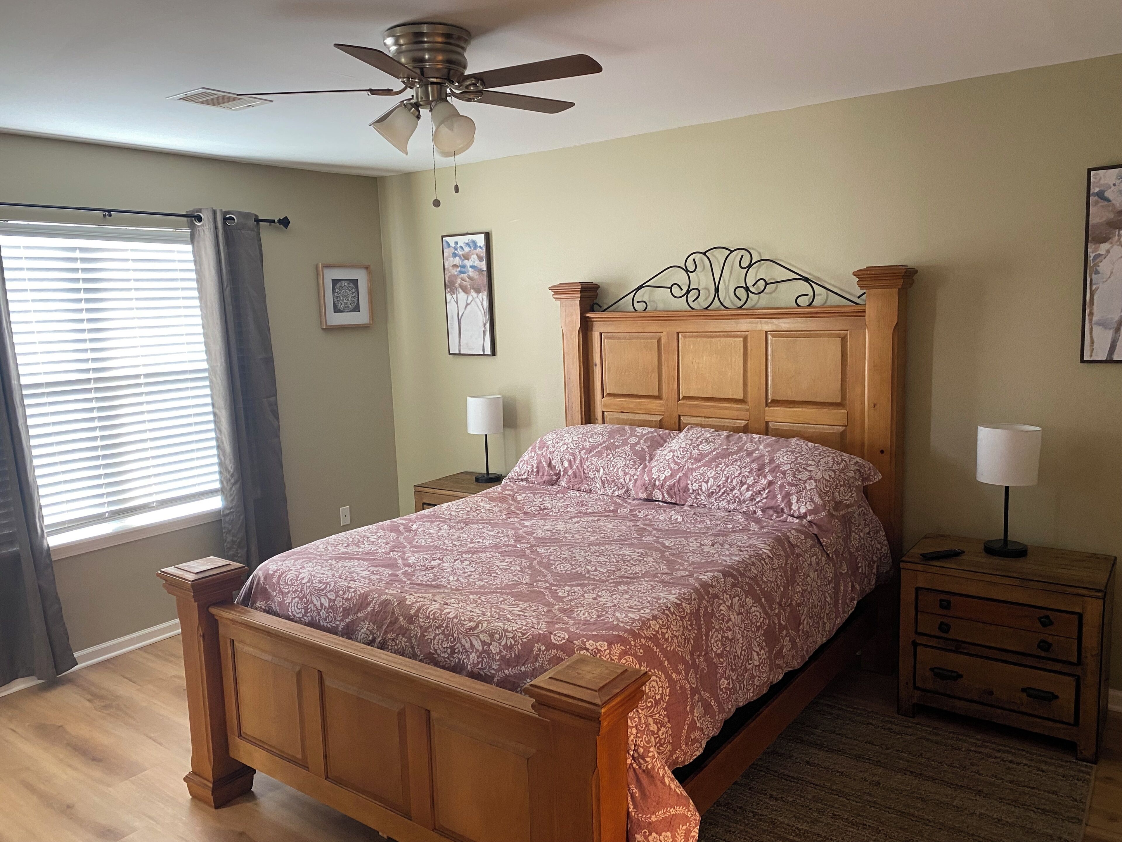 3 bedrooms, iron/ironing board, WiFi, bed sheets