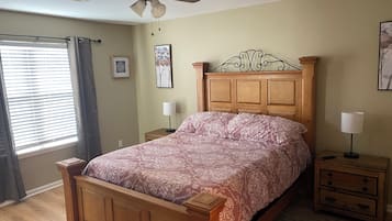 3 bedrooms, iron/ironing board, WiFi, bed sheets
