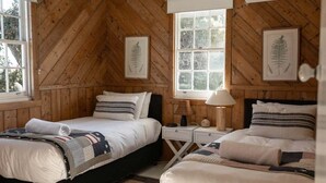 3 slaapkamers, een strijkplank/strijkijzer, wifi, beddengoed