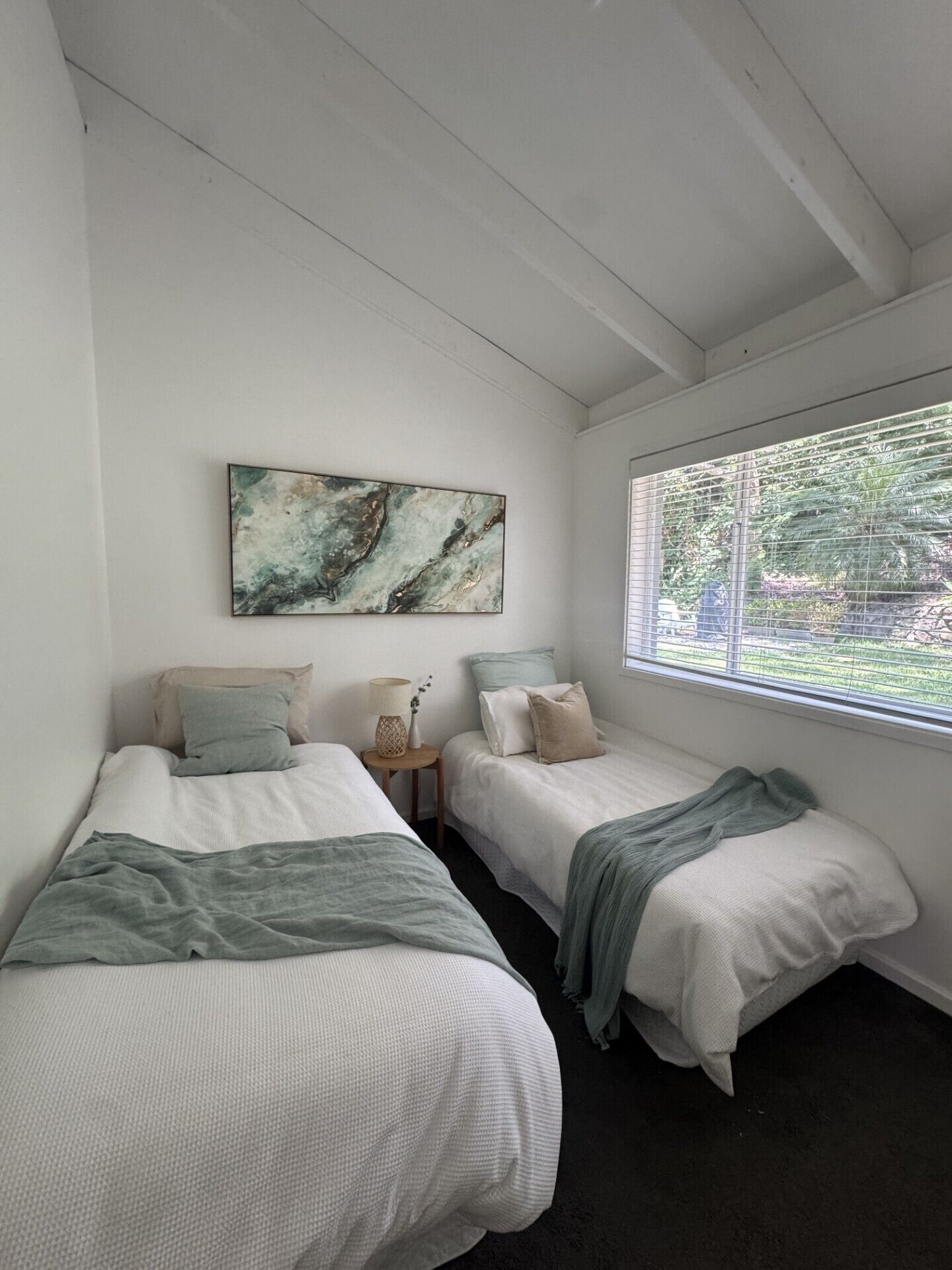 Iron/ironing board, Internet, bed sheets
