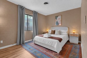 3 bedrooms, iron/ironing board, WiFi, bed sheets