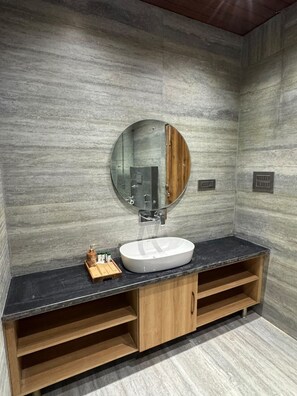 Kaya Family Suite with Private Swimming Pool | Bathroom | Shower, free toiletries, towels, soap - kaya nature resort (Thanagazi)