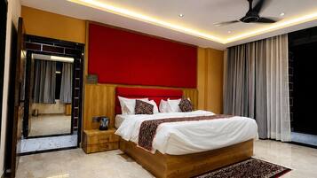 Deluxe Room, Balcony, Mountain View