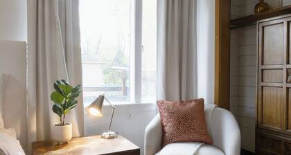 Serene 2-bedroom bed & breakfast in Anchorage welcomes you