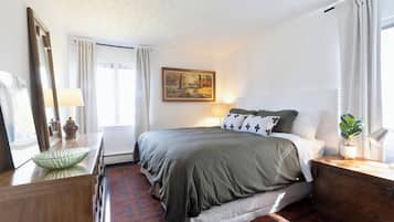 2 bedrooms, iron/ironing board, WiFi, bed sheets