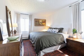 Room - Serene 2-bedroom bed & breakfast in Anchorage welcomes you (Anchorage)