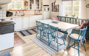 Private kitchen - Cozy home in Väddö with WiFi (Väddö)