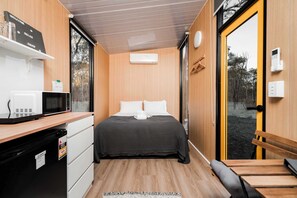 1 bedroom, bed sheets